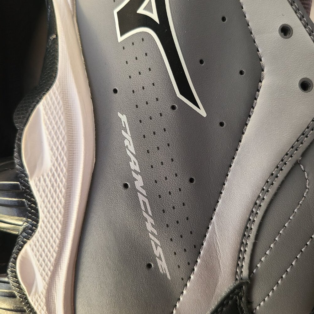 Mizuno Men's 9-Spike Classic Cleats 7 Mid Size 8.5 View 6